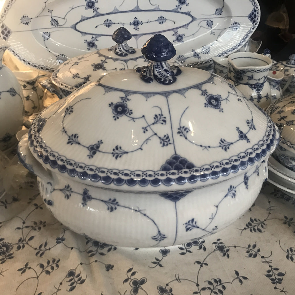 Large tureen